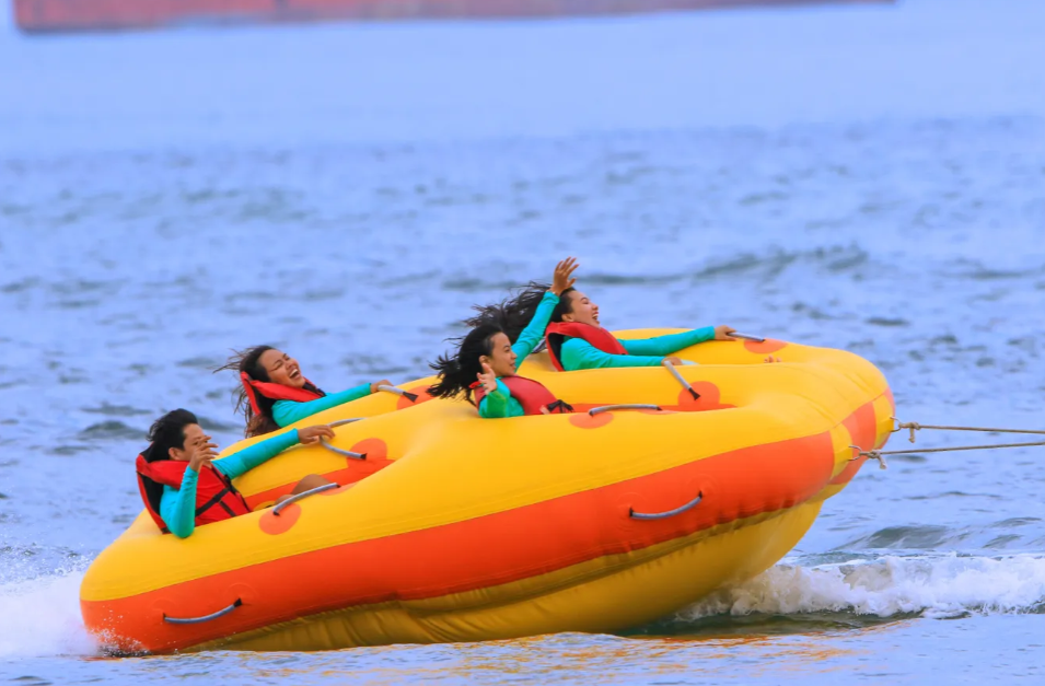 DONUT BOAT RIDE